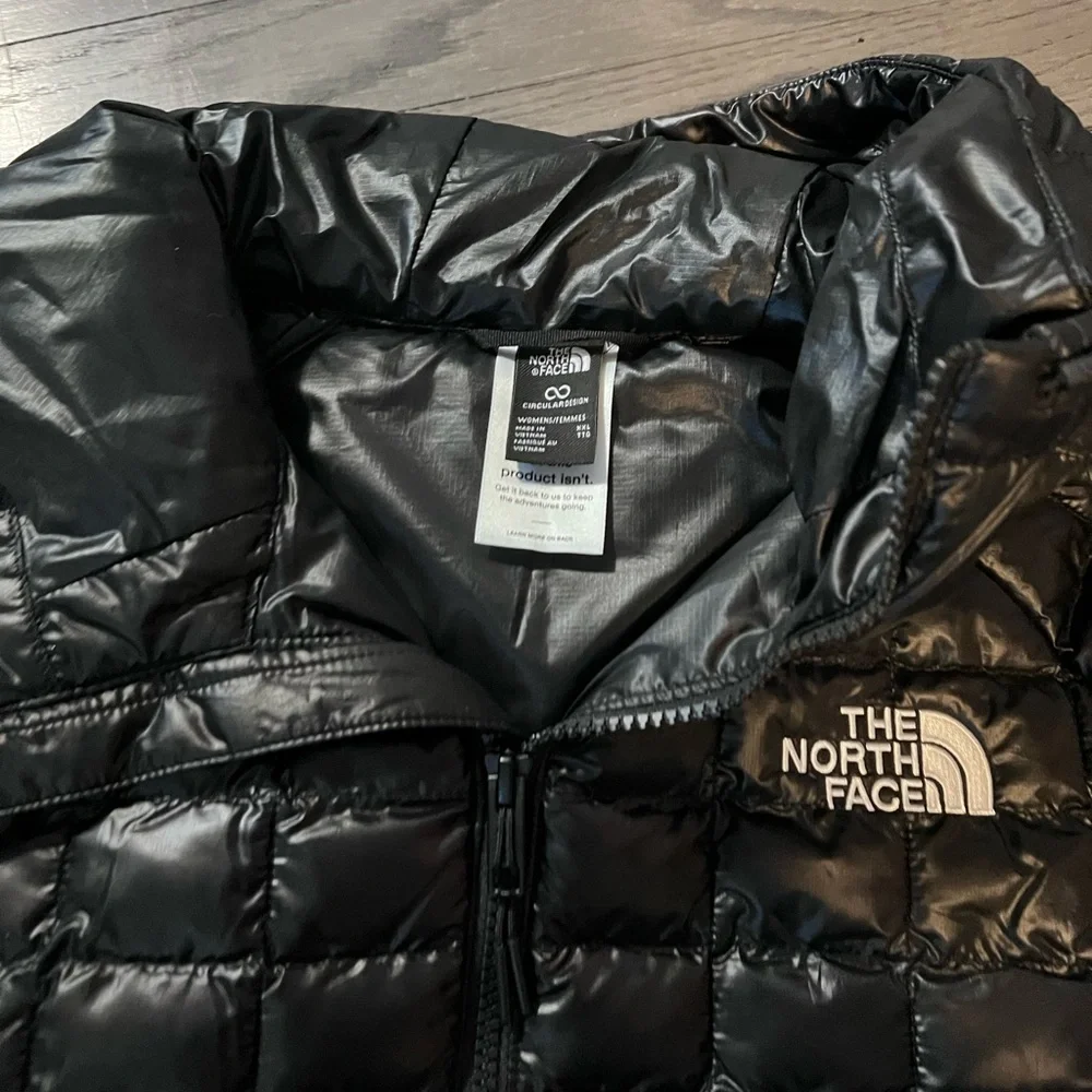 The North Face Black Puffer Jacket - Picture 5 of 14